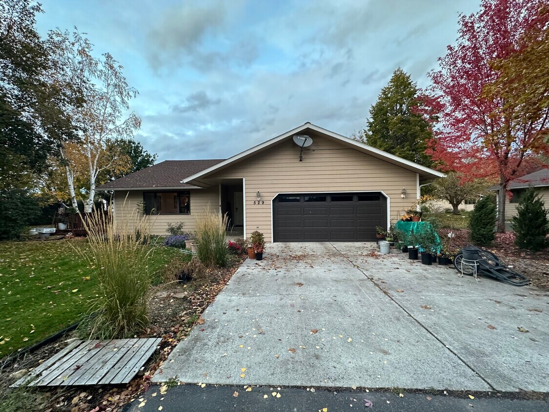 529 Shrub Rose Ln, Missoula, MT 59804 House Rental in Missoula, MT