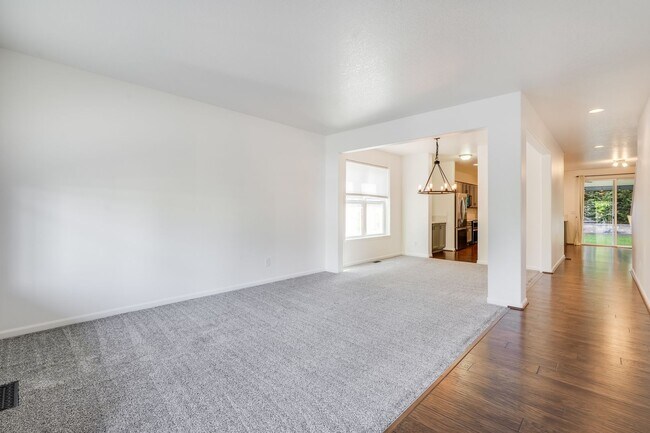 Foto del edificio - Beautiful 4 bed, 2.5 bath rental home in Oatfield Neighborhood Milwaukie!