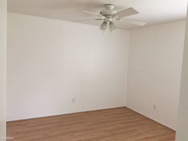 Foto del edificio - 432 Hillcrest Ct