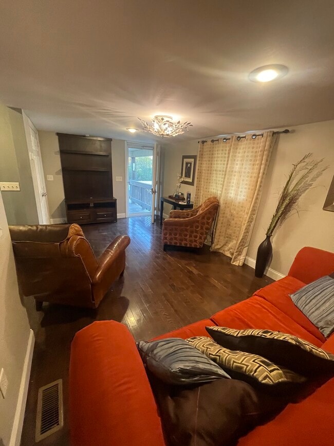 Building Photo - Brooks Street House - 1 bed 1 bath