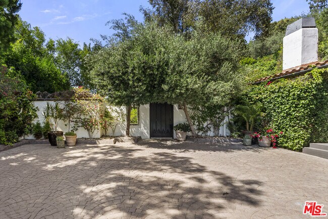 Foto del edificio - 9559 Sherwood Forest Ln