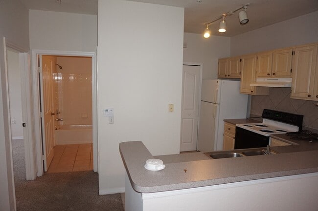 Building Photo - Spacious 2/2 in Prestigious Visconti at Maitland