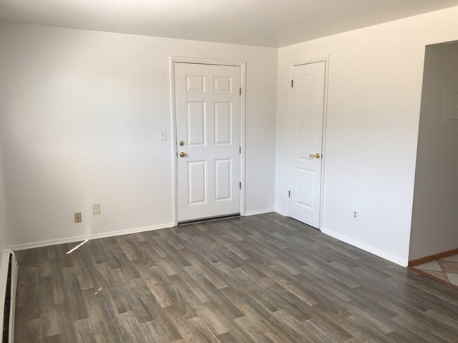 Building Photo - 1124 Holland Park Blvd