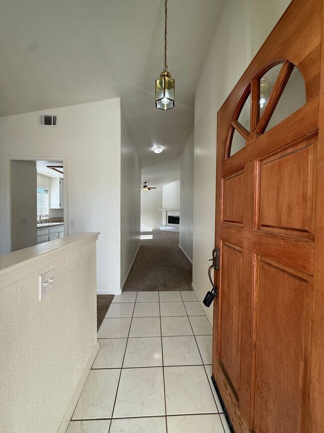 Foto del edificio - Rolling Hills Single Story Home Includes All Basic Utilities