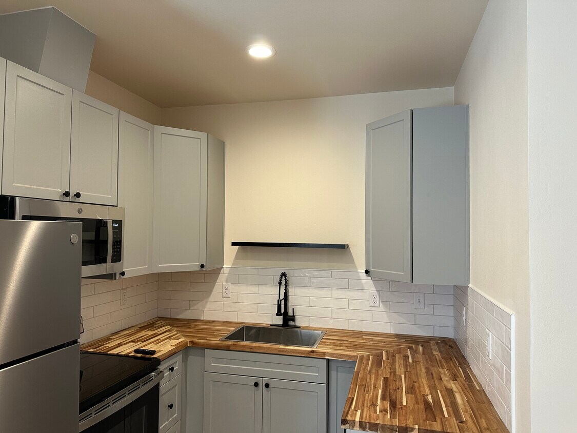 2221 Union St Unit A, Klamath Falls, OR 97601 Apartments in Klamath