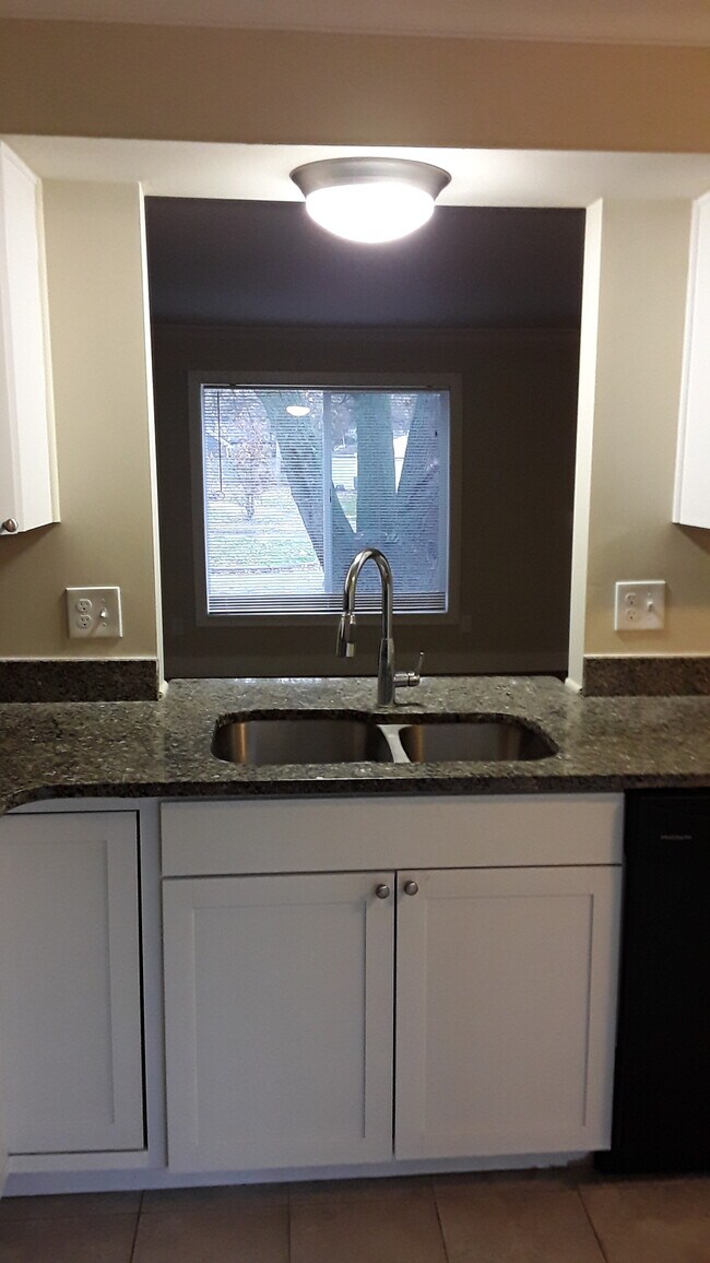Building Photo - 3204 Gwen Ct