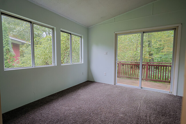 Building Photo - 1460 Pocono Ln