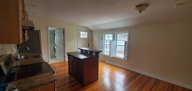 Foto del edificio - 90 S Main St