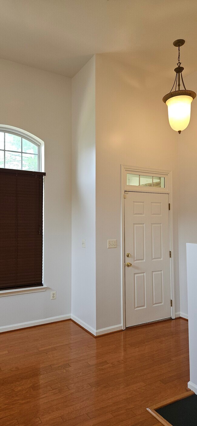 Foto del edificio - 12332 Rollys Ridge Ave