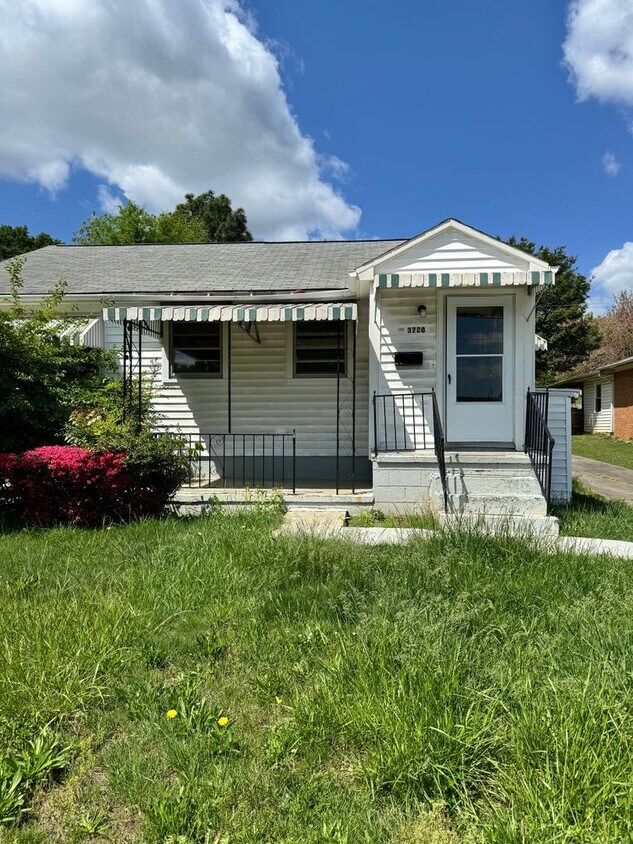Foto principal - Cute 3 Br, 1 1/2 Bath home for rent
