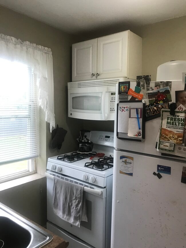 Kitchen - 2237 N Hubbard St