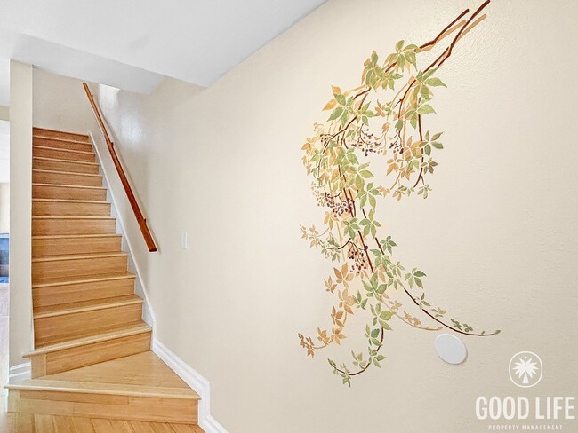 Building Photo - Spacious 3B/2.5BA Multi-Level Home in Redwood Village with Attached Garage, Private Patio & Commu...