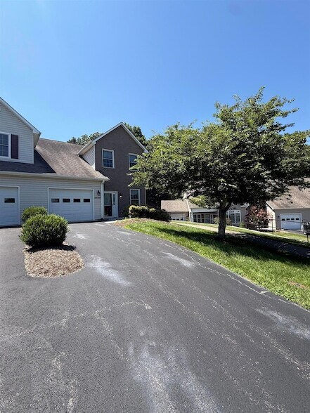 Foto del edificio - 2536 Blossom Trail W