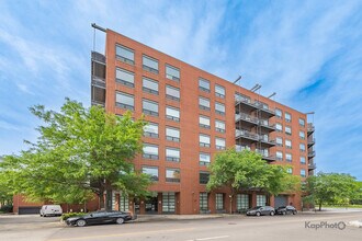 Building Photo - 859 W Erie St