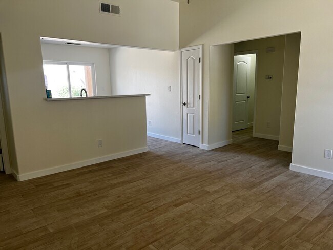 Building Photo - 4512 Solecito Loop