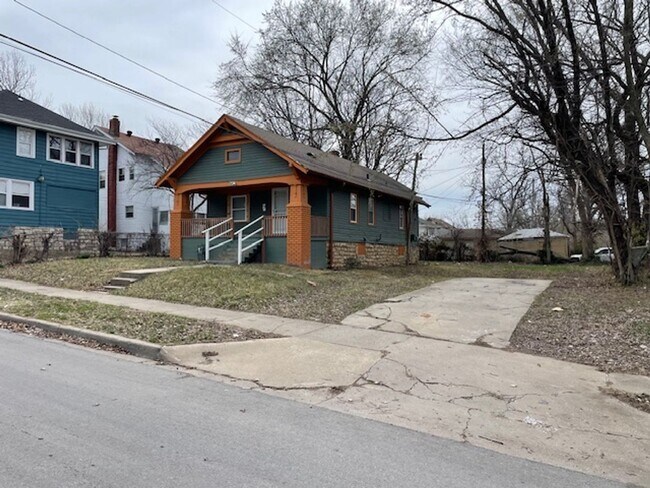 Foto del edificio - 3bd/1ba Home, Large Yard!! Half off 2nd Mo...