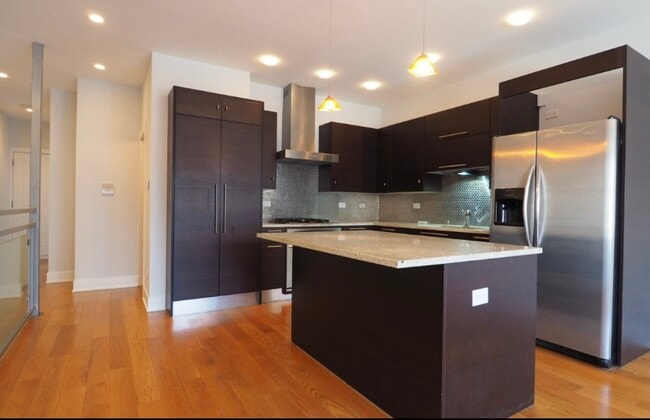 Building Photo - 1261 N Honore St