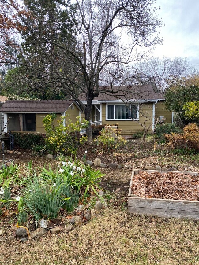 Building Photo - 2 bedroom 2 bath home