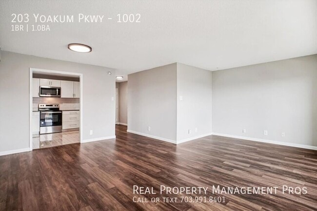 Building Photo - 203 Yoakum Pkwy