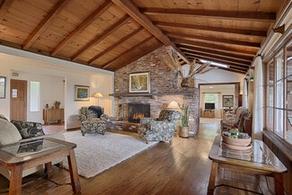 Building Photo - 556 Scenic Dr