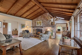 Building Photo - 556 Scenic Dr