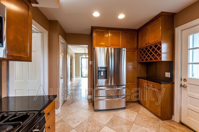 Foto del edificio - 8421 Colonial Ln