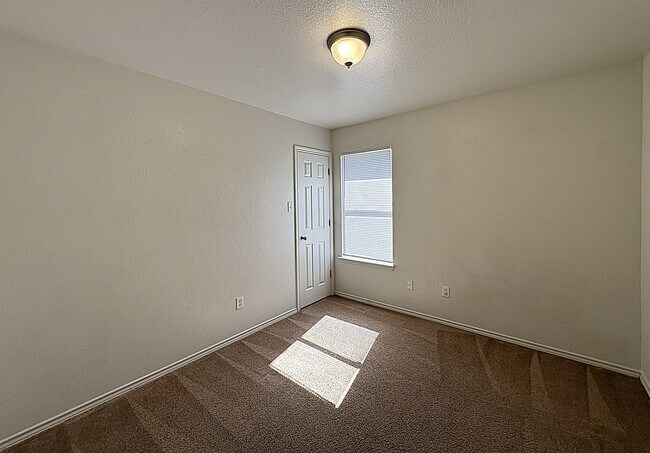 Foto del edificio - 2706 Ashley Dr