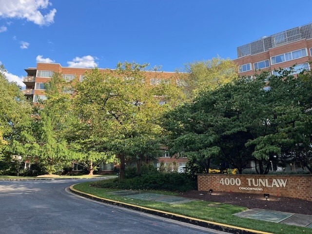Building Photo - 4000 Tunlaw Rd NW