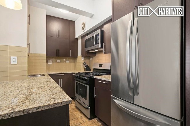 Building Photo - 333 W 57th St