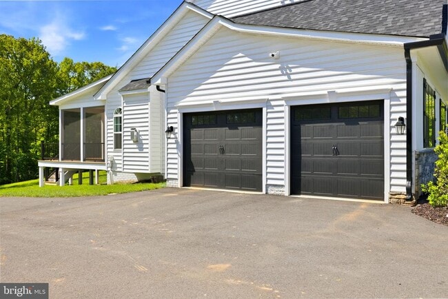 Building Photo - 301 Kingdom Dr