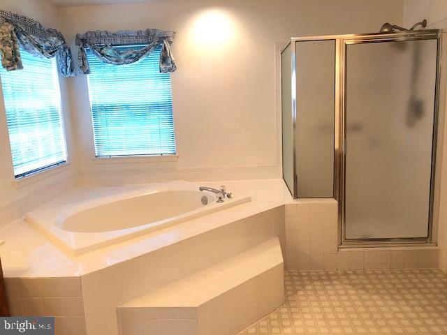 Building Photo - 7865 Meadowgate Dr