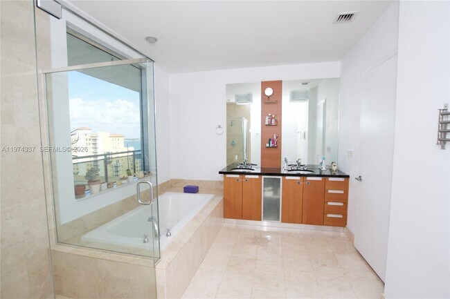 Foto del edificio - 7901 Hispanola Ave