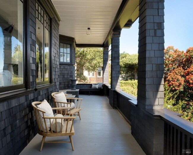 Foto del edificio - Gorgeous Sausalito Grand Craftsman Home w/...