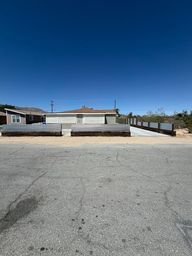 Building Photo - 6614 Tamarisk Ave