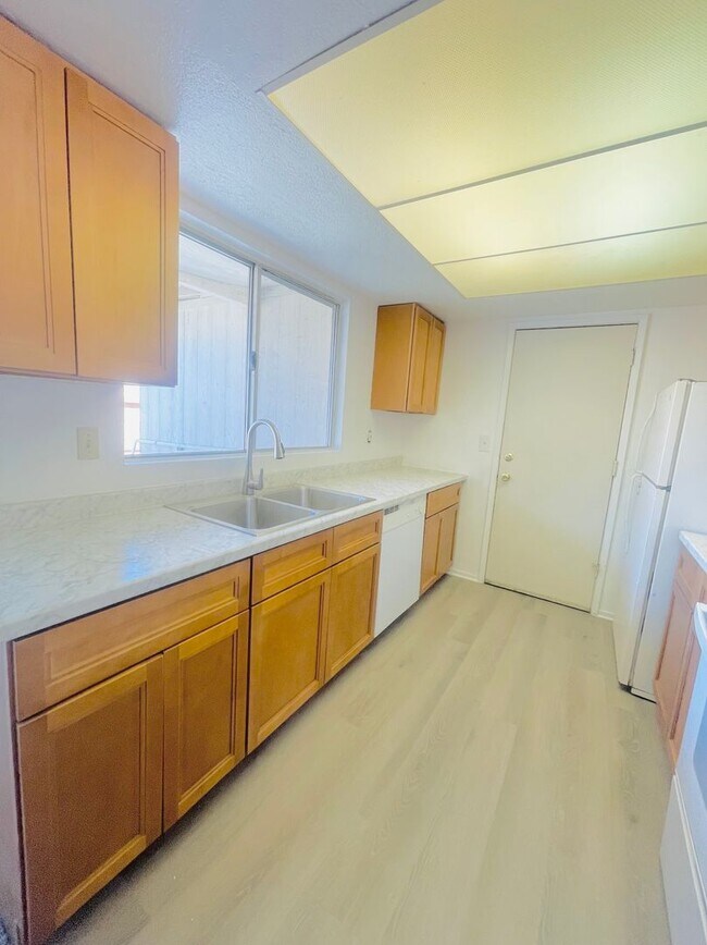 Foto del edificio - 1414-1416 Madison Ct