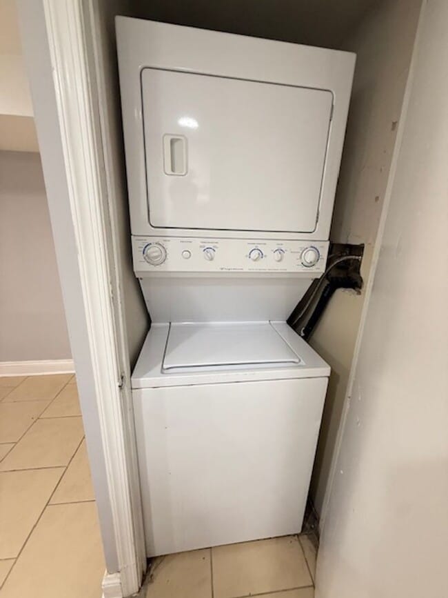 Building Photo - Bi-Level 1-Bedroom Apartment in Northern L...