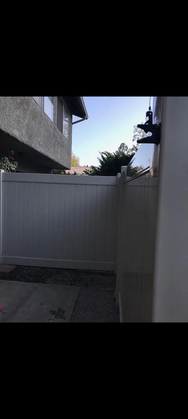 Foto del edificio - 486 Serento Cir