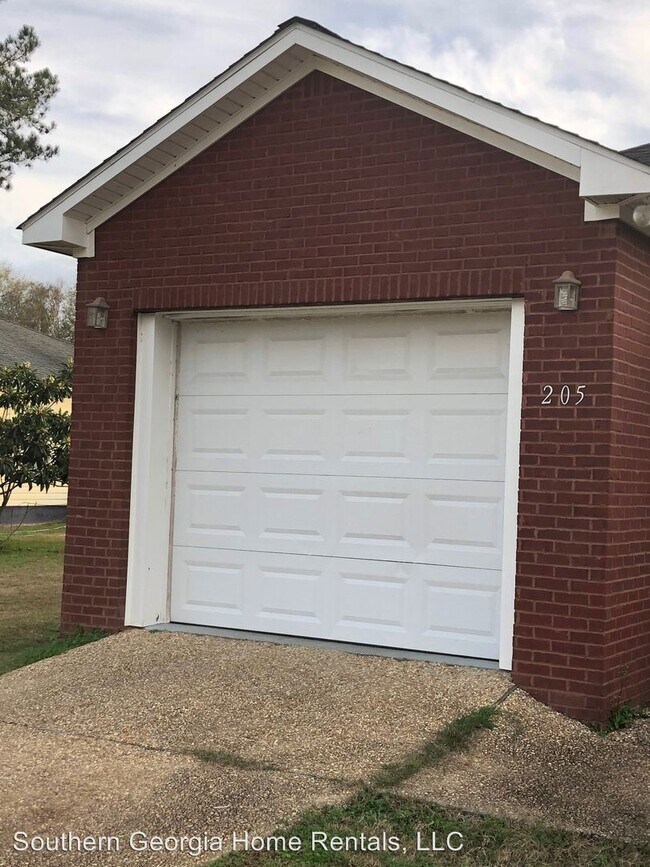 Building Photo - 3 br, 2 bath House - 205 Pinecrest Blvd