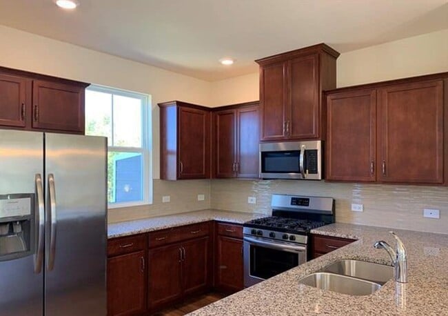 Building Photo - 404 Skymont Dr