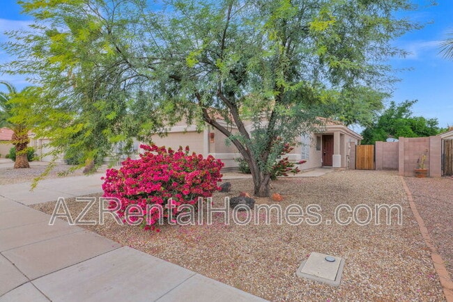 Foto del edificio - 882 E Monterey St