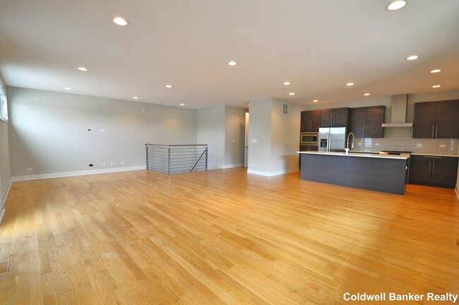 Building Photo - 1639 W Warren Blvd