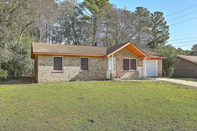 Foto del edificio - Lovely Ladson Brick Ranch!
