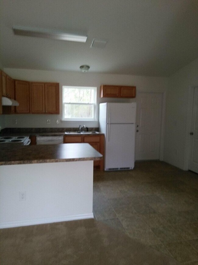 Building Photo - Spacious 3-Bedroom Home in Marion Oaks – Modern Comfort & Convenient Location!