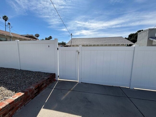 Photo - 1790 W Linden St Apartment