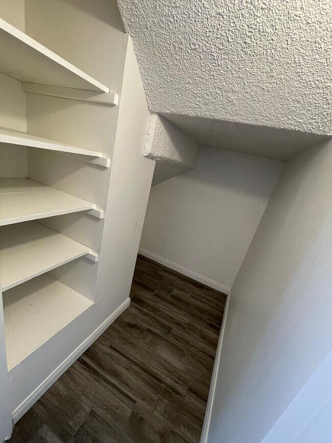 Foto del edificio - Lovely 3 Bedroom 1.5 Bath Condo