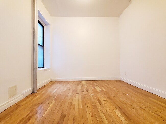 Foto del edificio - 1408 Putnam Ave