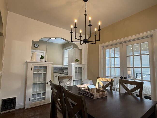 Foto del edificio - 2207 McCausland Ave