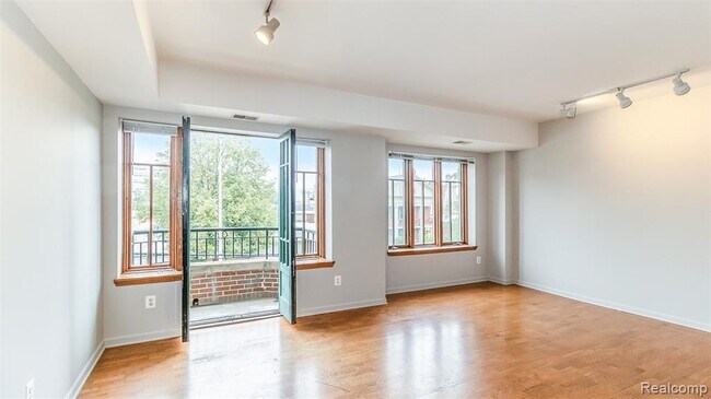 Building Photo - 122 W Willis St