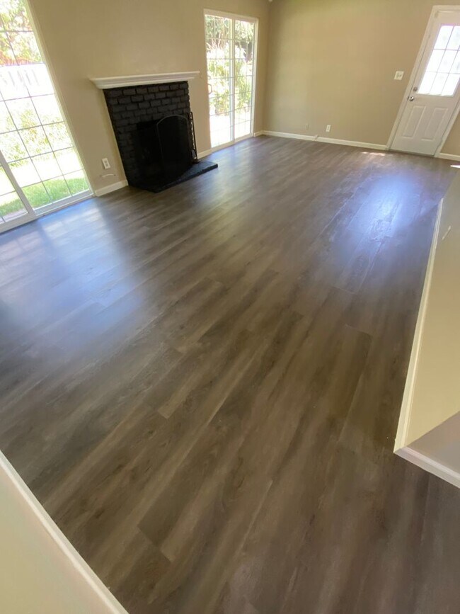 Foto del edificio - Updated Single Story Home Located in Orcutt with easy access to VSFB/Highway 135