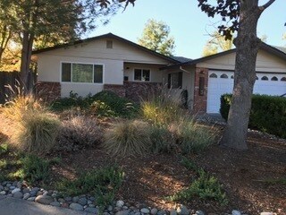 Foto principal - 3 Bedroom/2 Bath Home in Quiet Cul-de-sac